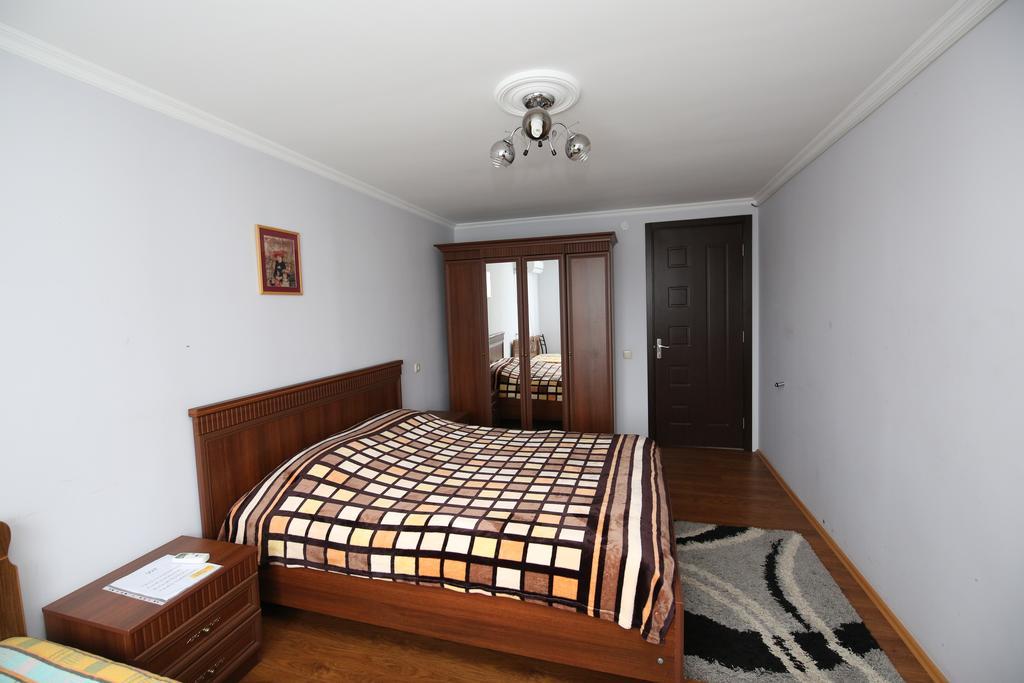 Guest House Green House Zugdidi Exterior foto